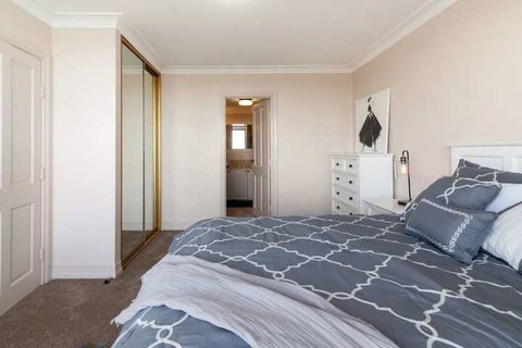 Milsons Point Apartment With Harbour Bridge Views - Nambucca Heads Accommodation 3