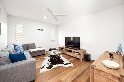 Pet Friendly, New House Peregian Breeze Drive, Peregian Beach - Nambucca Heads Accommodation 5