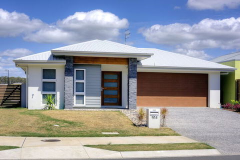 Pet Friendly, New House Peregian Breeze Drive, Peregian Beach - Nambucca Heads Accommodation 2