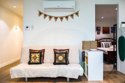 Eclectic 1 Bedroom South Yarra Hideaway - Nambucca Heads Accommodation 2