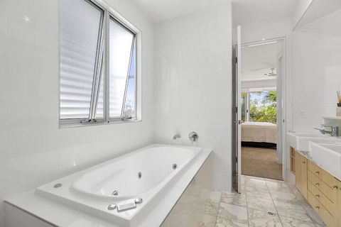 North Facing River Front Stunning Apartment Unit 2 9 Hilton Esplanade - Nambucca Heads Accommodation 7