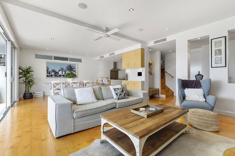 North Facing River Front Stunning Apartment Unit 2 9 Hilton Esplanade - Nambucca Heads Accommodation 6
