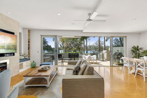 North Facing River Front Stunning Apartment Unit 2 9 Hilton Esplanade - Nambucca Heads Accommodation 4