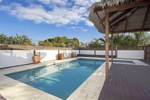 Minutes Walk To Peregian Beach & Surf! Unit 1 / 28 Pelican Street - Nambucca Heads Accommodation 0