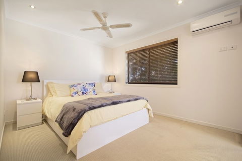 Minutes Walk To Peregian Beach & Surf! Unit 1 / 28 Pelican Street - Nambucca Heads Accommodation 4