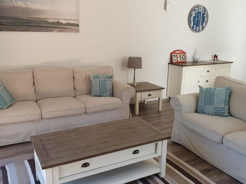 26 Satinwood Drive Low Set Modern Sleeps 8 - Nambucca Heads Accommodation 3