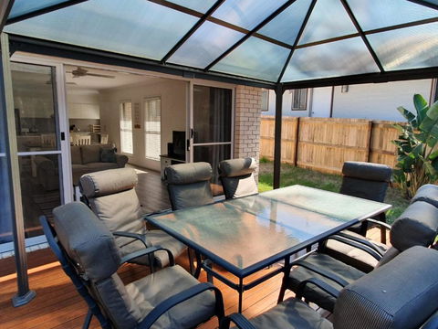26 Satinwood Drive Low Set Modern Sleeps 8 - Nambucca Heads Accommodation 1