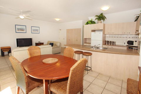 Unit 2 On The Park Coolum Beach - Nambucca Heads Accommodation 5