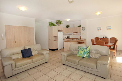 Unit 2 On The Park Coolum Beach - Nambucca Heads Accommodation 2