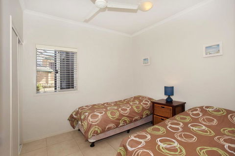 Unit 2 On The Park Coolum Beach - Nambucca Heads Accommodation 4