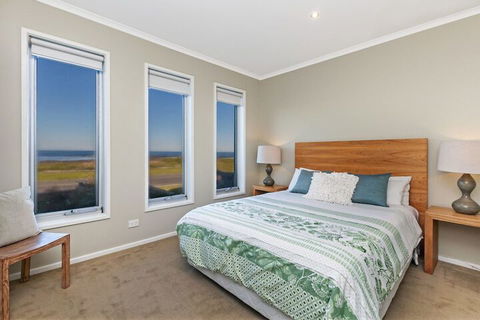 Moyan Standing Tall At The Edge Of The Indian Ocean - Nambucca Heads Accommodation 7