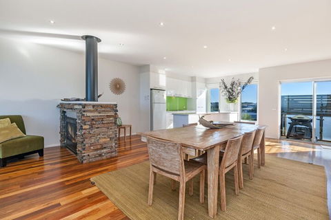 Moyan Standing Tall At The Edge Of The Indian Ocean - Nambucca Heads Accommodation 4