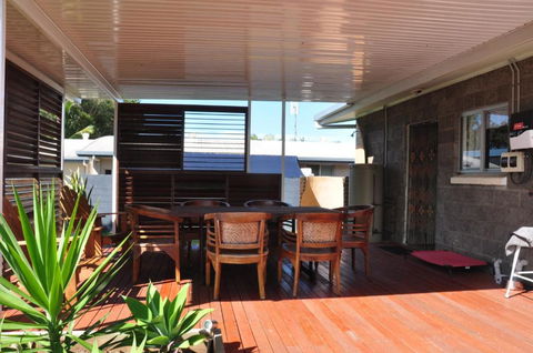 12 Zircon Street Renovated Beach Shack With The Perfect Blend Of Comfort & Coastal Cool - Nambucca Heads Accommodation 3