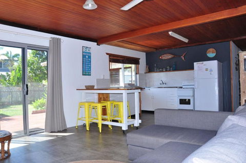 12 Zircon Street Renovated Beach Shack With The Perfect Blend Of Comfort & Coastal Cool - Nambucca Heads Accommodation 5