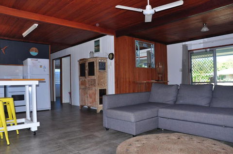 12 Zircon Street Renovated Beach Shack With The Perfect Blend Of Comfort & Coastal Cool - Nambucca Heads Accommodation 4