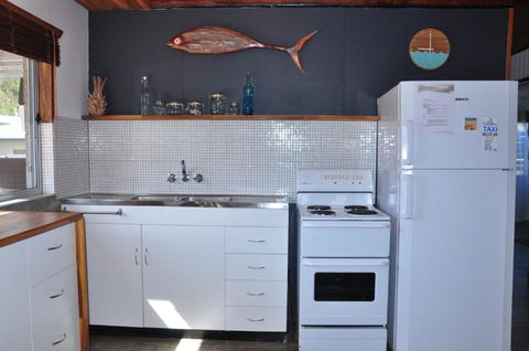 12 Zircon Street Renovated Beach Shack With The Perfect Blend Of Comfort & Coastal Cool - Nambucca Heads Accommodation 6