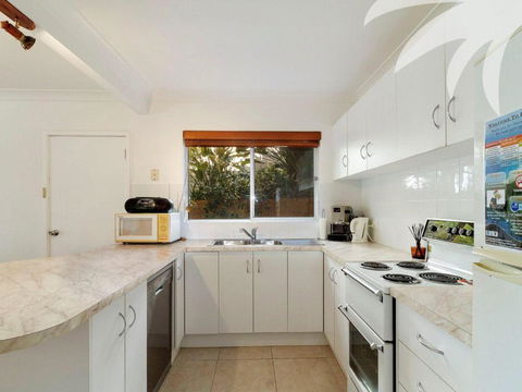 Picture Perfect Lizzie Palms 2 - Nambucca Heads Accommodation 4