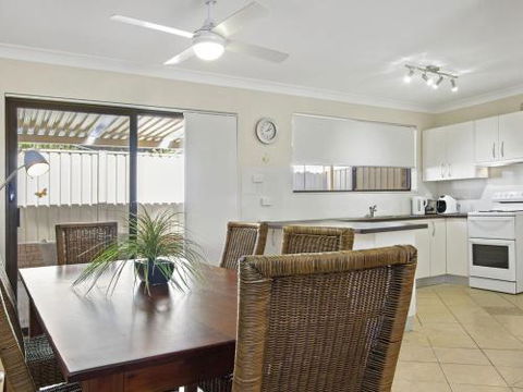 DAVIES STREET MOLLYMOOK 4 / 14 - Nambucca Heads Accommodation 2