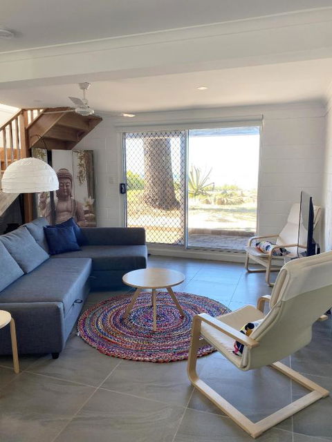 Happy Tides Beachfront Holiday Home - Nambucca Heads Accommodation 2