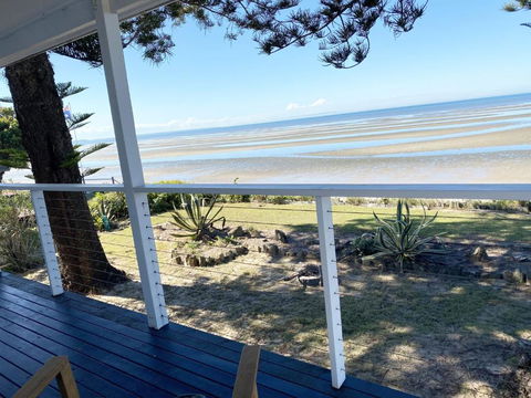 Happy Tides Beachfront Holiday Home - Nambucca Heads Accommodation 1
