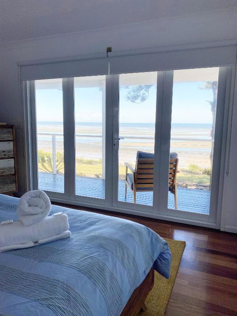 Happy Tides Beachfront Holiday Home - Nambucca Heads Accommodation 3