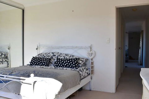 Bright & Airy TOP Floor Apartment With FAB Views - Nambucca Heads Accommodation 3