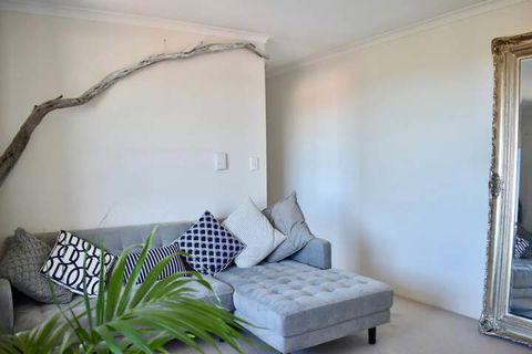 Bright & Airy TOP Floor Apartment With FAB Views - Nambucca Heads Accommodation 6