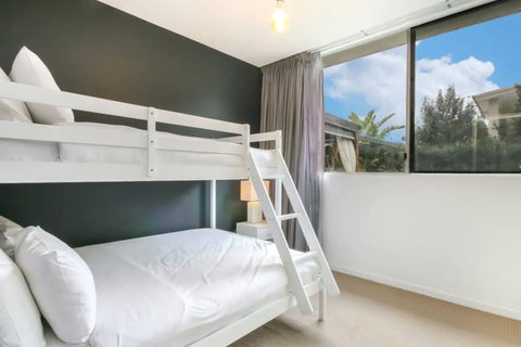 Spacious 2 Bedroom Apartment In Ascot With Large Private Garden - Nambucca Heads Accommodation 1