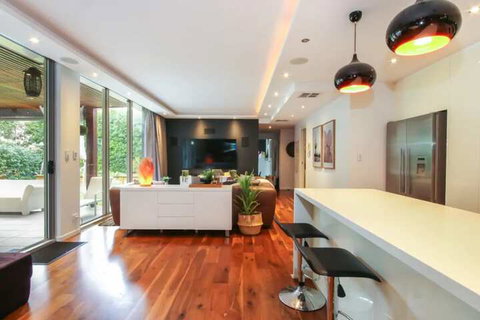 Spacious 2 Bedroom Apartment In Ascot With Large Private Garden - Nambucca Heads Accommodation 5