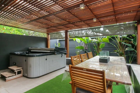 Spacious 2 Bedroom Apartment In Ascot With Large Private Garden - Nambucca Heads Accommodation 7