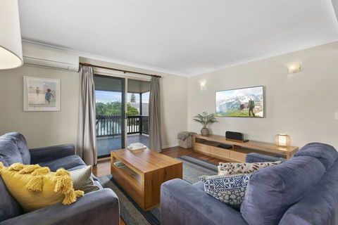 Sundance Pet Friendly Beach House In Peregian! 59 Lorikeet Drive - Nambucca Heads Accommodation 2
