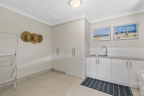 Sundance Pet Friendly Beach House In Peregian! 59 Lorikeet Drive - Nambucca Heads Accommodation 1