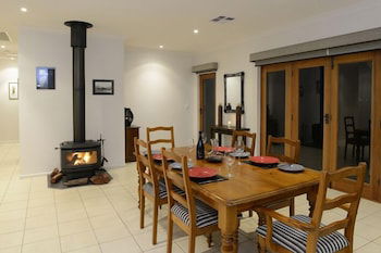 131 Your Vineyard Home In The Heart Of The Vale - Nambucca Heads Accommodation 6