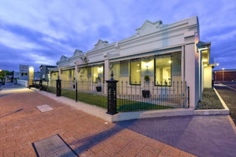 Aloha Central Premium Studios - Nambucca Heads Accommodation 0