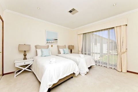 One Mile Mansion - Nambucca Heads Accommodation 5