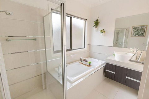 Stillwaters Panoramic View Of Lakes Entrance - Nambucca Heads Accommodation 4