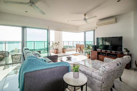 ZEN By THE WATER Darwins Premier Family Retreat - Nambucca Heads Accommodation 6