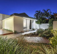 Just in Paradise Waterfront 5 Bedroom Deluxe House Central Broadbeach Location - Nambucca Heads Accommodation