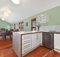 Family Friendly Weatherboard Cottage - Nambucca Heads Accommodation