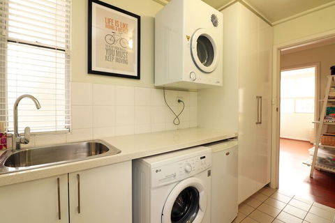 Colour Pop - Rejuvenate Stays - Nambucca Heads Accommodation 7