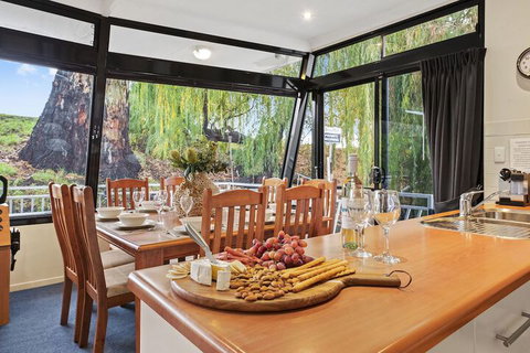 Boats And Bedzzz Houseboat Stays & Renmark River Villas - Nambucca Heads Accommodation 4