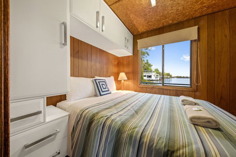 Boats And Bedzzz Houseboat Stays & Renmark River Villas - Nambucca Heads Accommodation 5