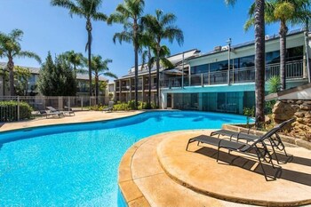 Resort Serviced Apartments - Mandurah - Nambucca Heads Accommodation 1