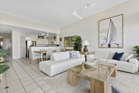 Sunshine Beach Penthouse With Beach Views Unit 9 / 21 Park Crescent Sunshine Beach - Nambucca Heads Accommodation 6
