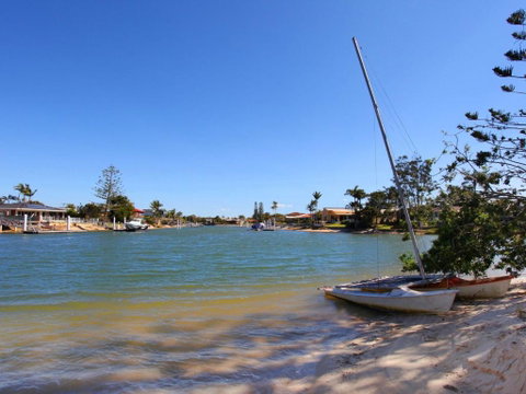 Anjuna 2 2 BDRM Budget Stay On Canal - Nambucca Heads Accommodation 1