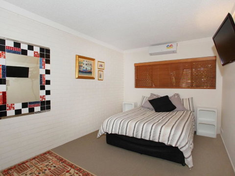 Anjuna 2 2 BDRM Budget Stay On Canal - Nambucca Heads Accommodation 4