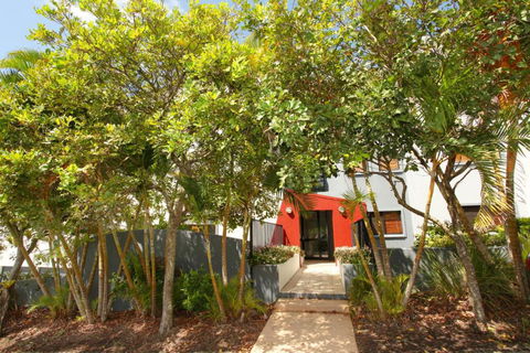 Unit 4 Beaumont Sur Mer 13 15 Pacific Terrace Coolum Beach 400 BOND LINEN SUPPLIED - Nambucca Heads Accommodation 3