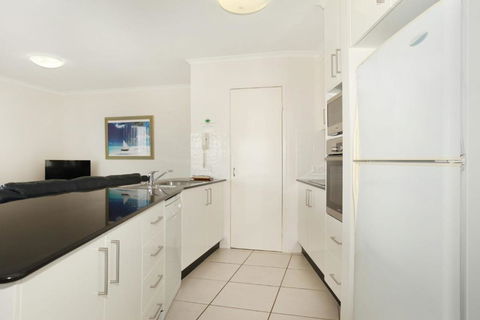Unit 4 Beaumont Sur Mer 13 15 Pacific Terrace Coolum Beach 400 BOND LINEN SUPPLIED - Nambucca Heads Accommodation 6