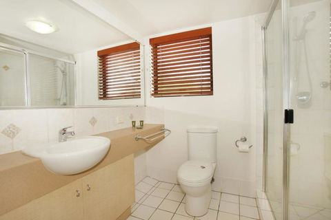 Unit 4 Beaumont Sur Mer 13 15 Pacific Terrace Coolum Beach 400 BOND LINEN SUPPLIED - Nambucca Heads Accommodation 2