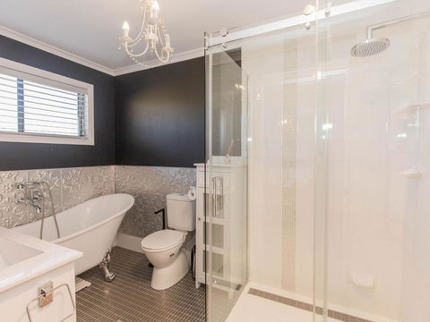 Oak & Barrel / 7 Twynam Street - Nambucca Heads Accommodation 3